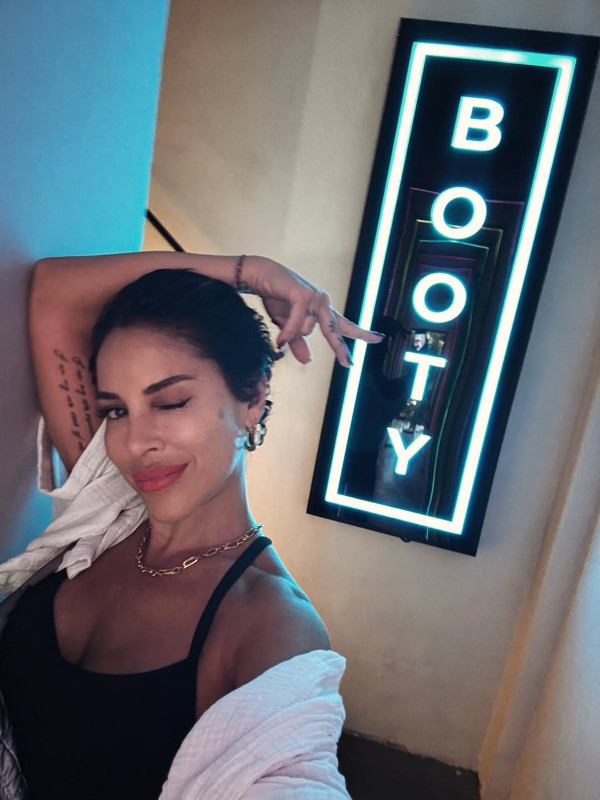 Kansere yakalandıktan sonra Türkiye'den ayrılmıştı! Irmak Ünal'ın son hali ortaya çıktı - Resim: 5