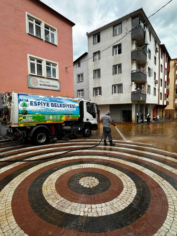 2,2 milyon liralık hasar! Giresun'u sel vurdu: Dereler taştı, yollar göle döndü - Resim: 9