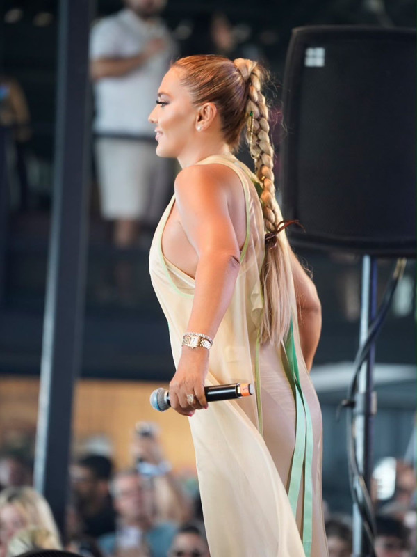 Demet Akalın konserde tacize uğradı: Her tarafımı elledi - Resim: 3