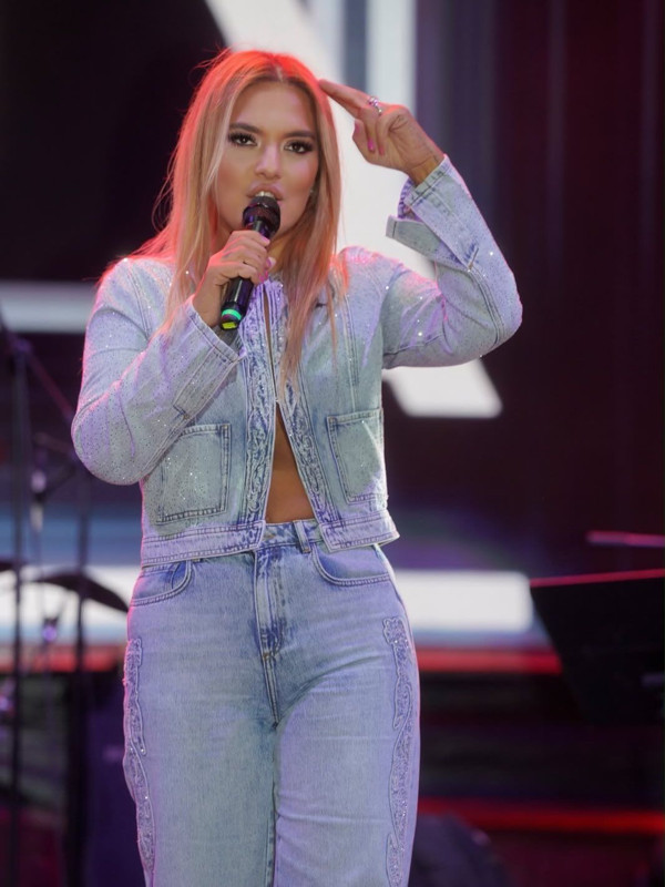 Demet Akalın konserde tacize uğradı: Her tarafımı elledi - Resim: 7