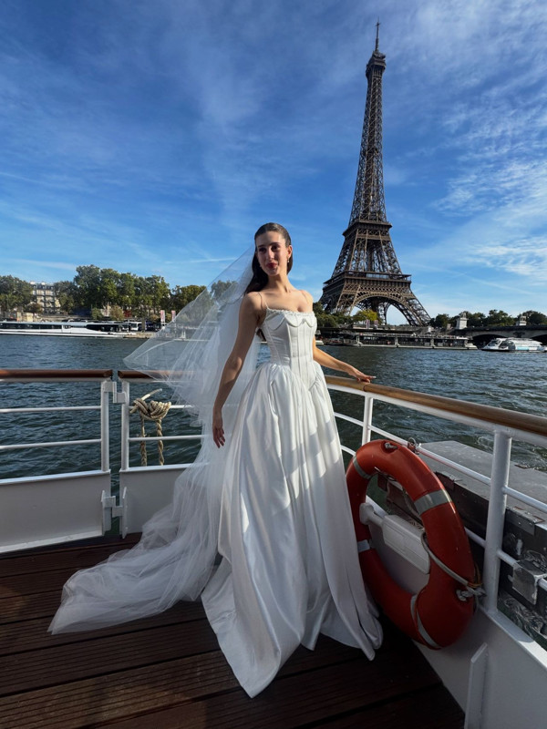 Nişan yüzüklerini Çağatay Ulusoy takmıştı! Paris'te evlendiler - Resim: 4