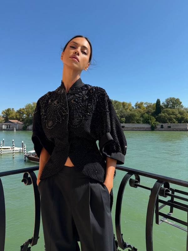 Irina Shayk’tan cesur paylaşım! Karın kaslarını sergiledi - Resim: 7