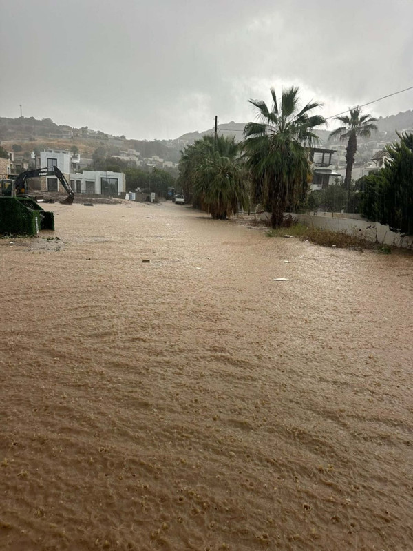 Bodrum’da sağanak alarmı! Yollar göle döndü, iş yerlerini su bastı - Resim: 7