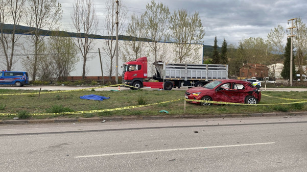 Karabük'te facia! Tır ile otomobil çarpıştı: Aynı aileden 4 kişi öldü - Resim : 2
