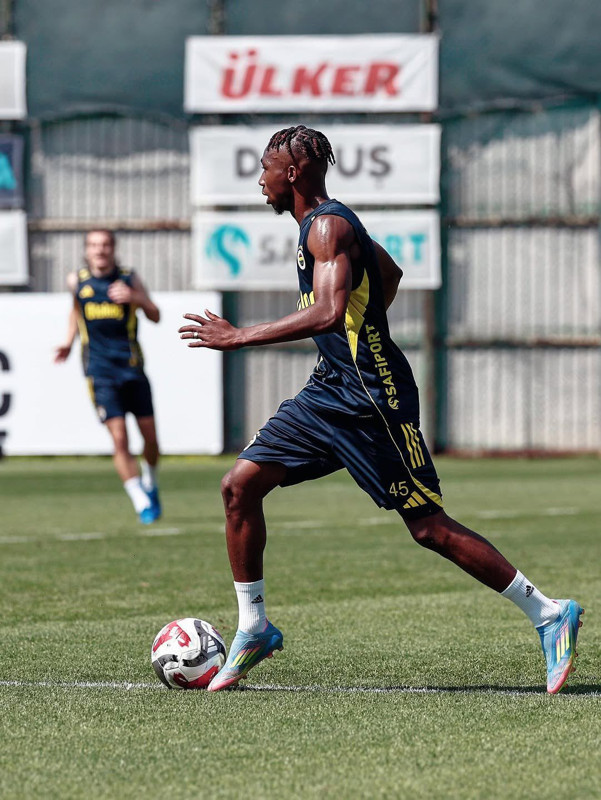 Tedesco gelir gelmez yeni transferin biletini kesti! 12 milyon euroluk yıldızla ilgili gelişme herkesi şaşkına çevirdi - Resim: 22