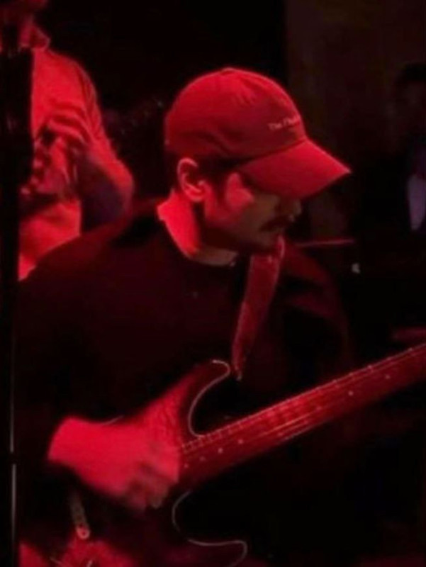 Çağatay Ulusoy'dan sevgilisi Aslıhan Malbora'ya romantik jest! Sevgilisi için sahnede gitar çaldı - Resim: 5