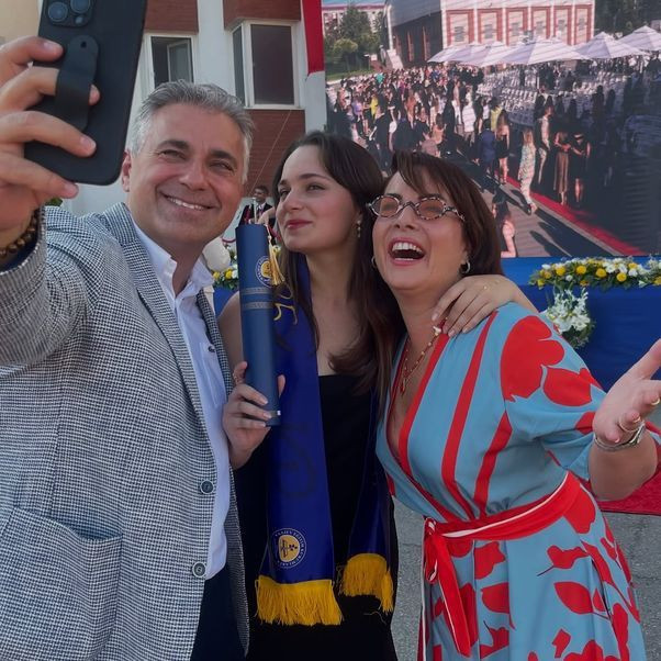 Oyuncu Sevinç Erbulak'ın gurur günü! Kızı Zeynep Kavin liseden mezun oldu - Resim: 2