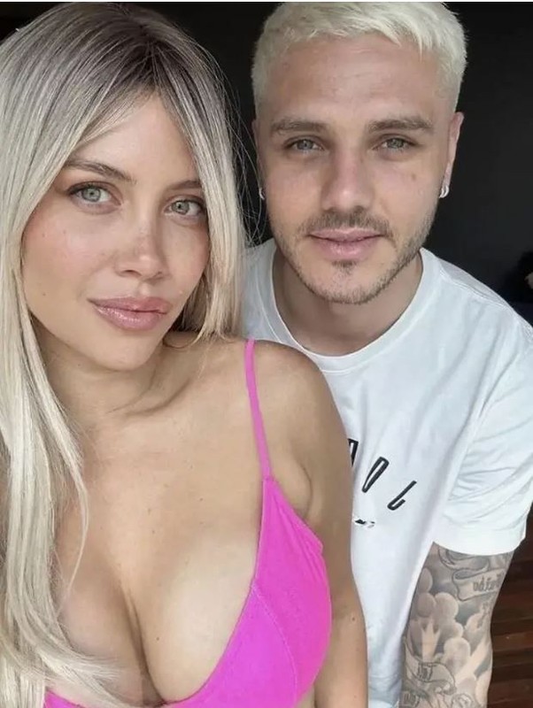 Wanda Nara 'Yılın Kadını' ödülünü aldı! Dekolteli pembe elbisesiyle pozlarını peş peşe paylaştı - Resim: 1