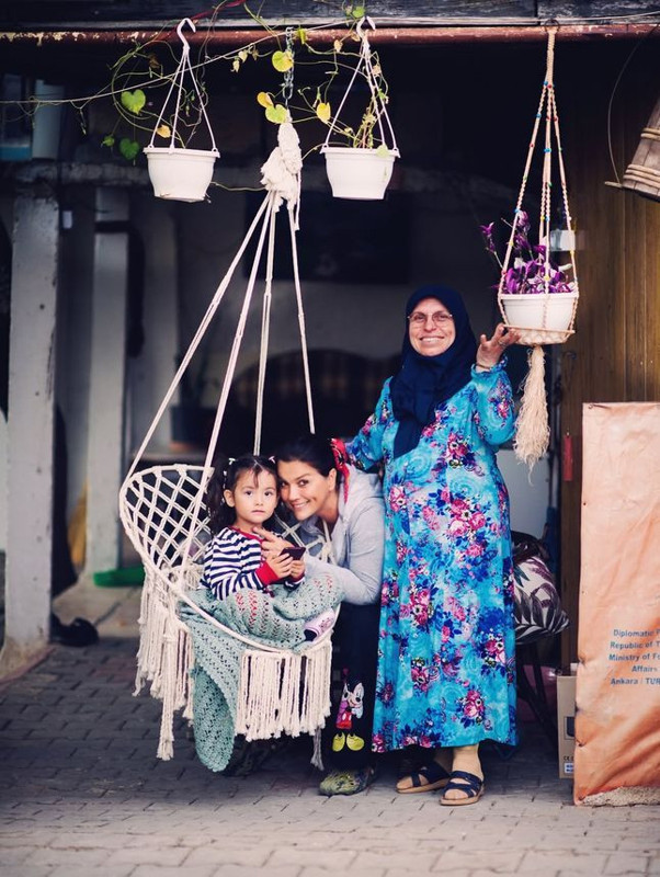 Kızılcık Şerbeti'nin Nilgün'ü Açelya Akkoyun kollarını sıvadı! Salça kaynattı, yufka açtı! O anları yoğun ilgi gördü - Resim: 5