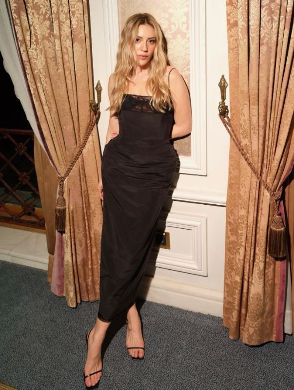 Sinem Kobal, Kenan İmirzalıoğlu ile tanışma hikayelerini ilk kez anlattı: Aşkı aradığım bir süreçte değildim! - Resim: 8