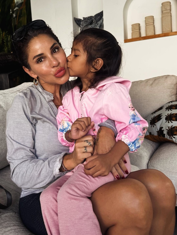 Kansere yakalandıktan sonra Türkiye'den ayrılmıştı! Irmak Ünal'ın son hali ortaya çıktı - Resim: 6