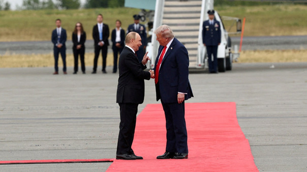 Alaska'da 3 saatlik tarihi zirve! Trump ve Putin 7 yıl sonra bir araya geldi: İki liderden görüşme sonrası flaş açıklamalar - Resim : 1