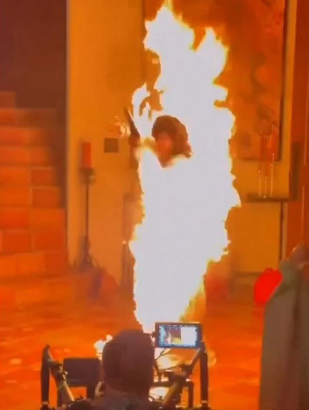 Katy Perry klip çekiminde alevlerin arasında kaldı! O görüntüleri yürekleri ağza getirdi - Resim: 3