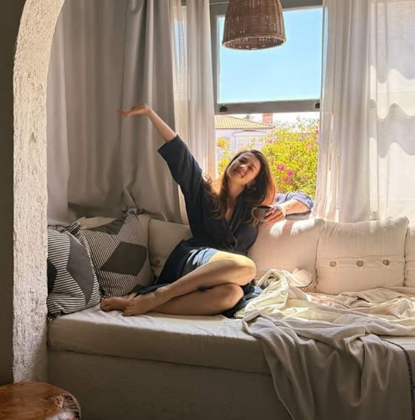 "Kilo aldın" eleştirilerine çok sinirlenmişti! Ünlü oyuncu Burcu Özberk altında hiçbir şey olmadan çırılçıplak yataktan paylaştı - Resim: 27