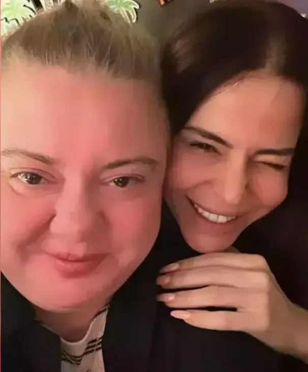 Simge Sağın'ın acı günü! Ablasını gözyaşları içerisinde son yolculuğuna uğurladı - Resim: 2
