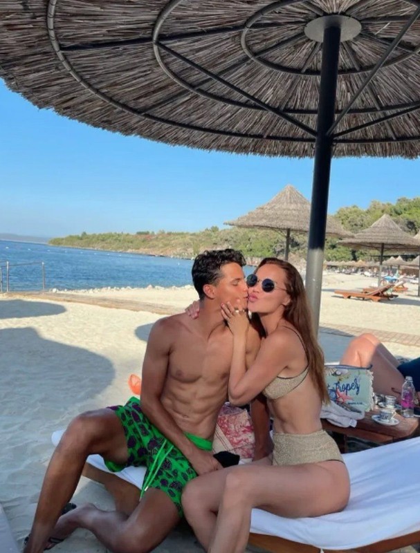 Ebru Şallı'nın oğlu Beren Tan yakışıklılığıyla ilgi odağı oldu! Adeta mankenlere meydan okuyor - Resim: 3