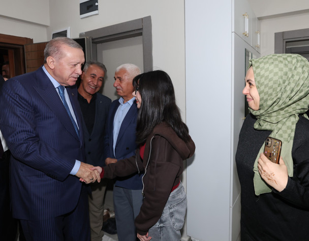 Cumhurbaşkanı Erdoğan'dan Adıyaman'da depremzede aileye sürpriz ziyaret - Resim : 2
