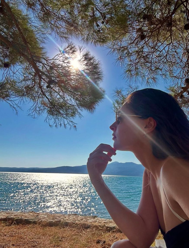 Cemre Baysel'in yeni tatil rotası belli oldu! İddialı pozlarıyla sosyal medyayı yıktı geçti - Resim: 5