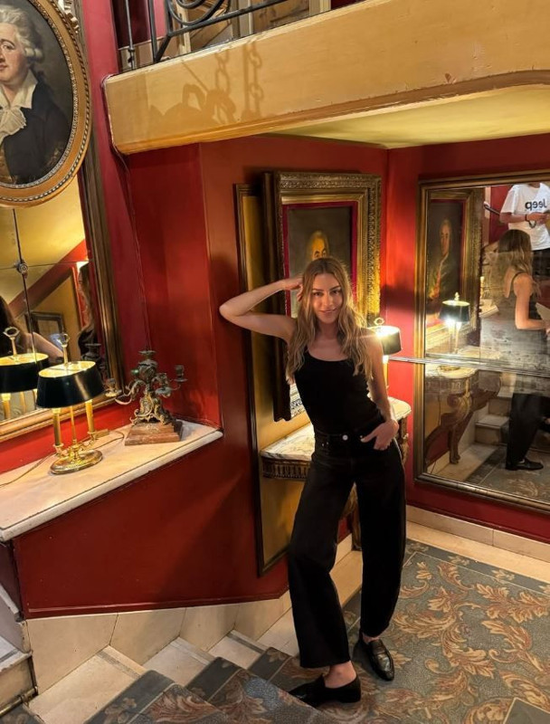 Sinem Kobal'dan Paris pozları! Şehrin sokaklarında keyifli anlar geçirdi - Resim: 7