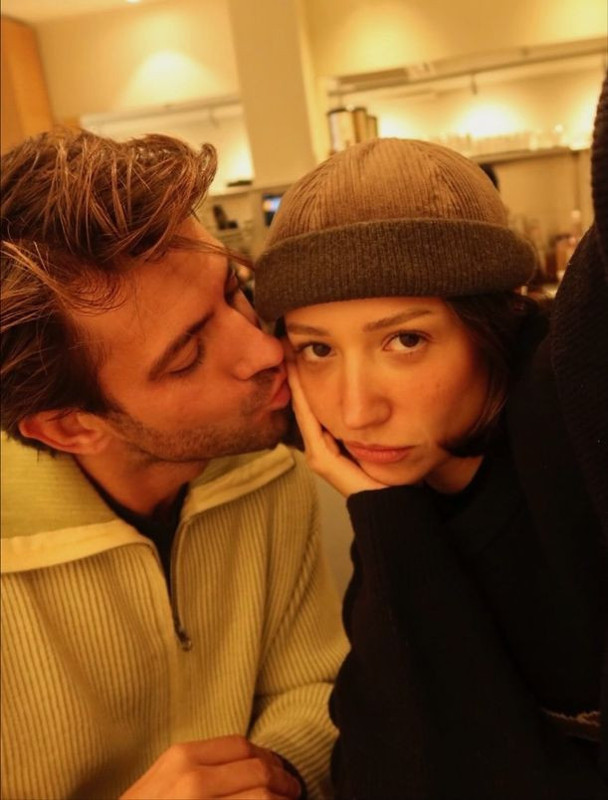 Zeynep Bastık ve Serkay Tütüncü'nün yeni tatil rotası belli oldu! Romantik pozlarına beğeni yağdı - Resim: 5