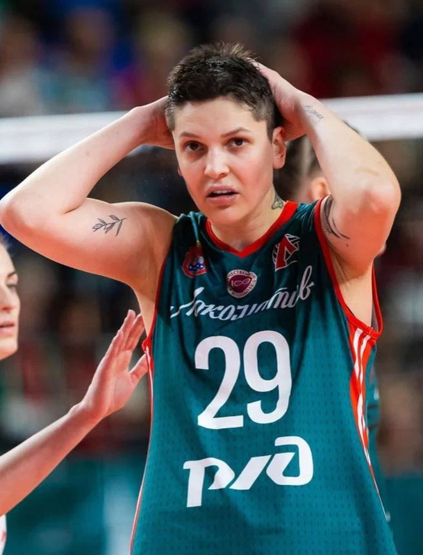 Milli voleybolcu Ebrar Karakurt'tan şoke eden imaj değişikliği! Saçlarını kazıttı, o hali sosyal medyayı salladı - Resim: 2