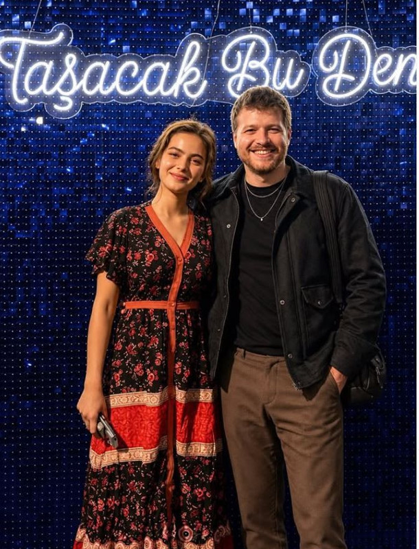 Taşacak Bu Deniz'in Eleni'si Ava Yaman'ın tarzı yine olay oldu! Sezon finali kutlamasındaki kıyafeti sosyal medyayı ikiye böldü - Resim: 5