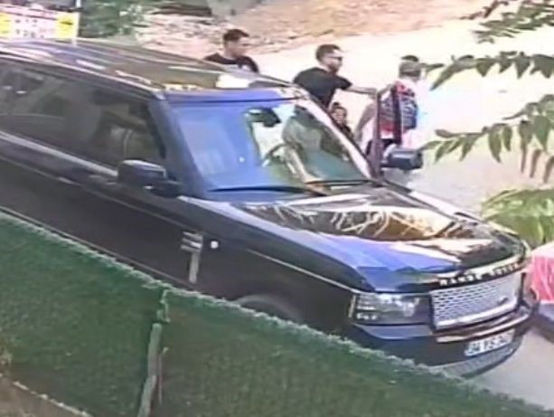 Çocuklarını okula götüren babaya tokat attı! Skandal görüntülere tepkiler çığ gibi büyüdü... Bakan Yerlikaya o haberi duyurdu - Resim : 4