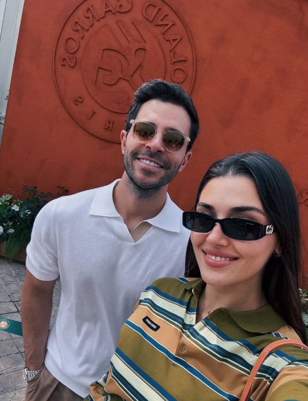 Hande Erçel'den nefes kesen paylaşım! Göğüs dekolteli tarzıyla takipçilerinden tam not aldı - Resim: 2
