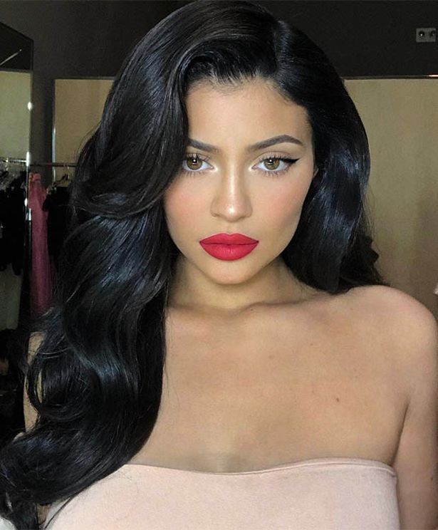 Kylie Jenner çıplak haliyle kanlara bulandı - Resim: 13