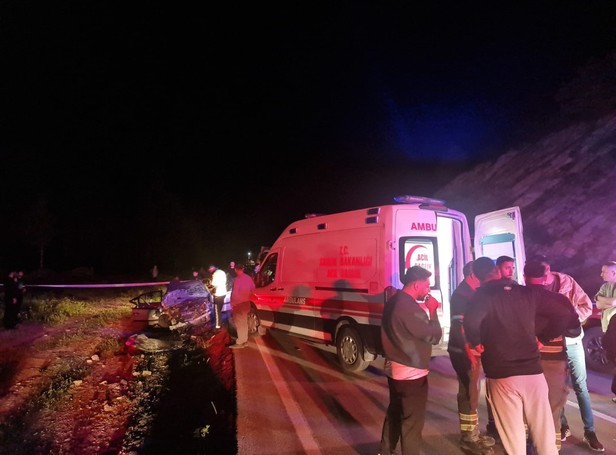 Ankara’da can pazarı! Otomobil ile kamyon kafa kafaya çarpıştı: Ölü ve yaralı var - Resim : 2