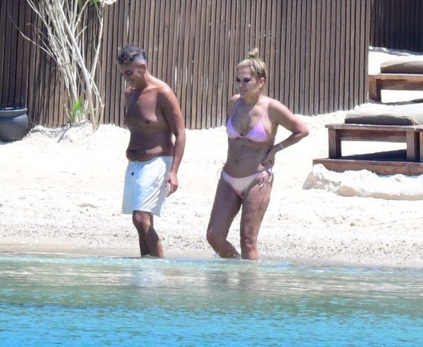 Demet Akalın yaz sezonunu açtı! Bikinili pozunu takipçileriyle paylaştı - Resim: 3