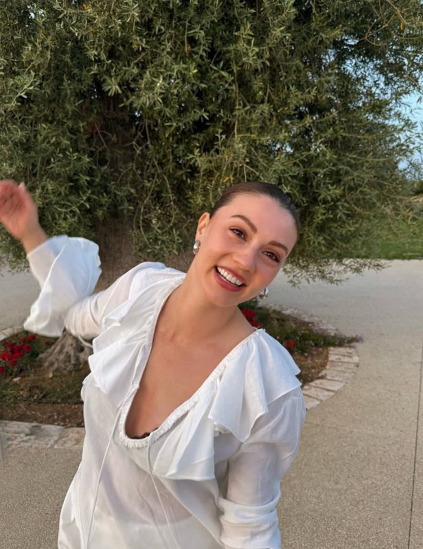 Burcu Özberk'ten "Daha kilo alma" yorumuna sert tepki! "Ben model değilim" diyerek açtı ağzını yumdu gözünü - Resim: 1