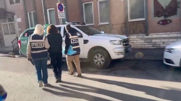 Sahte çağrı merkezi üzerinden milyonluk vurgun! 144 kişiyi dolandırdılar: 71 şüpheli gözaltında - Resim : 2