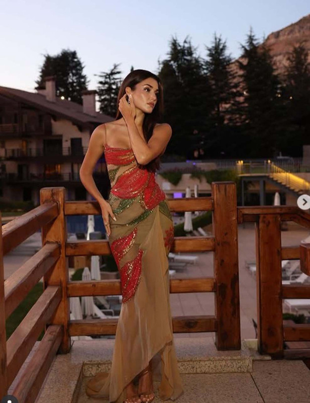 Yine mest etti! Güzel oyuncu Hande Erçel'den göz kamaştıran kareler! Hakan Sabancı gözlerini alamadı - Resim: 3