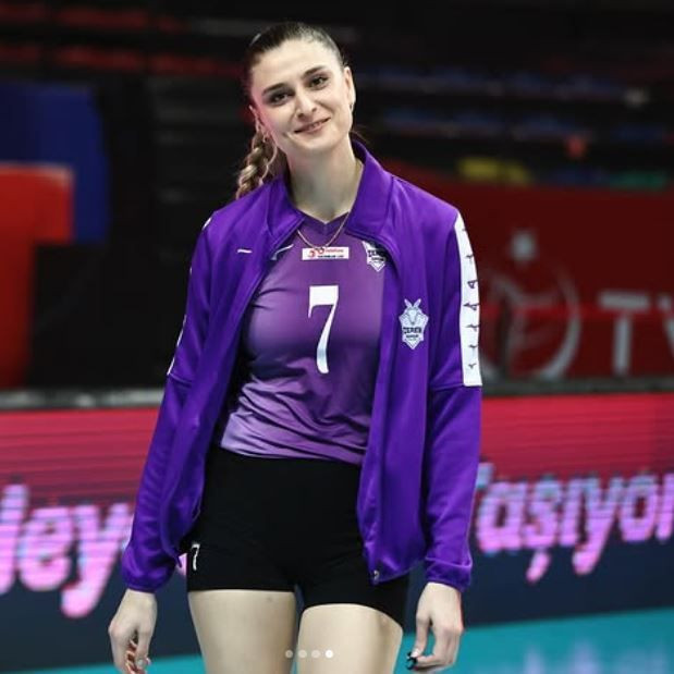 Fenerbahçe, eski Galatasaraylı yıldızı kadrosuna kattı! 1,86 boyundaki güzel oyuncu fiziğiyle görenleri büyüledi - Resim: 10