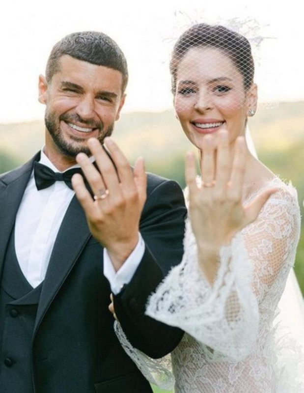 Yasak aşk ve taciz iddiaları ortalığı karıştırdı! Berk Oktay'ın eşi Yıldız Çağrı Atiksoy günler sonra sessizliğini bozdu - Resim: 1