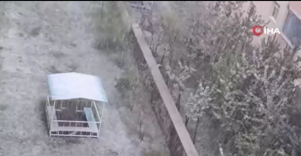 Erzurum'da mayıs ayı ortasında vatandaşları şaşırtan sürpriz! Sokağa çıkan vatandaşlar karşılarında gördü - Resim: 3