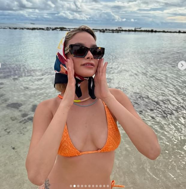 Güzel oyuncu Serra Pirinç leopar desenli bikinisiyle fotoğraflarını paylaştı. Hayranları oyuncunun fiziğine tam not verdi - Resim: 16