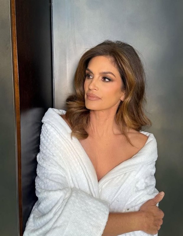 Podyumların efsane modeliydi!  Cindy Crawford'un kırmızı bikinili halleri ortalığı kasıp kavurdu! "Kim der 58 yaşında!" - Resim: 2