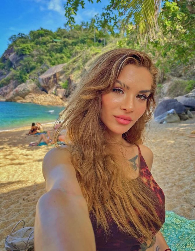 Feride Hilal Akın hakkında şoke eden iddia! Hemcinsine şiddet uyguladı, konser karakolda bitti - Resim: 6