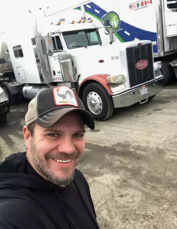 Türkiye'yi terk edip ABD'ye yerleşmişti! Yaprak Dökümü'nün Oğuz'u Tolga Karel'den mutlu aile pozu - Resim: 3