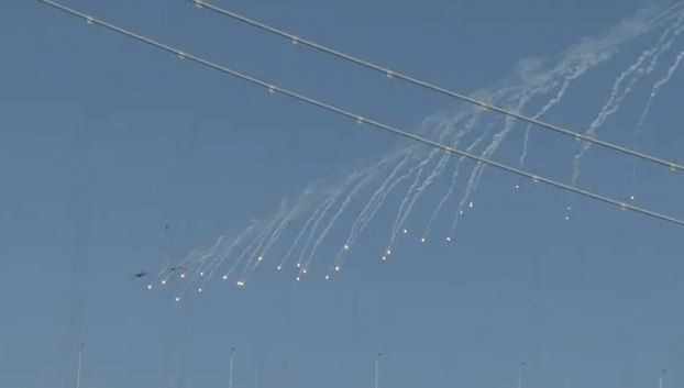 Turkuvaz Boğaz'a SOLOTÜRK selamı! F-16'lar görsel şov yaptı! - Resim : 2