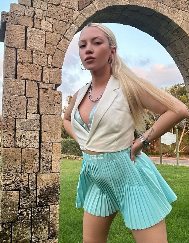 Ece Seçkin'e ve eşi Çağrı Terlemez'e ölüm tehditleri! Ünlü şarkıcı "İmdat" diyerek duyurdu! - Resim: 1