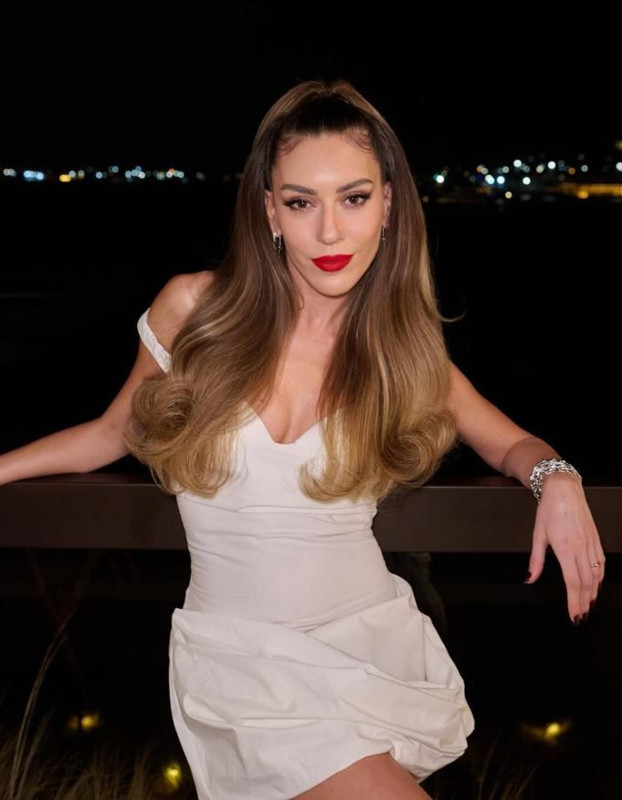 Sinem Kobal ve kızı Leyla'nın eğlenceli anları! Dev balonun içine girdiler - Resim: 1