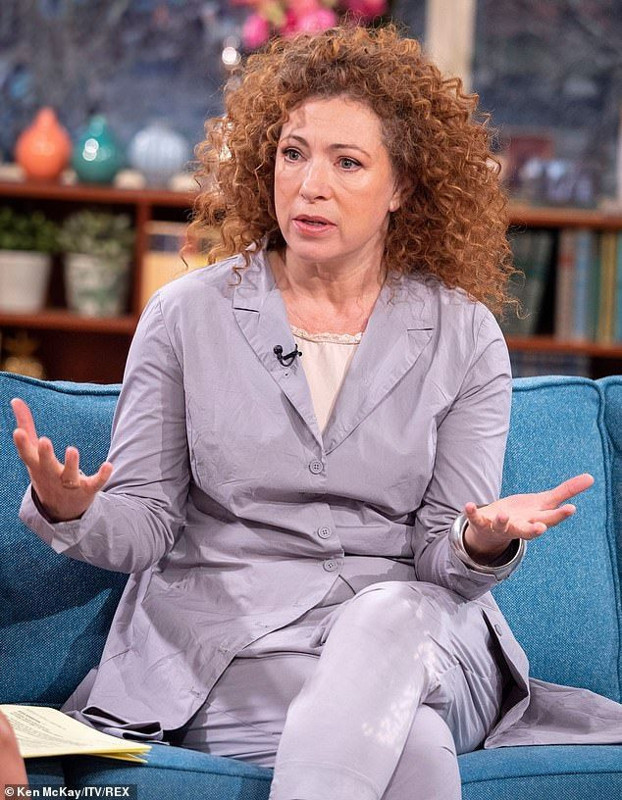 Ünlü oyuncudan kötü haber! Rahim kanserine yakalandığını duyurdu - Resim: 2