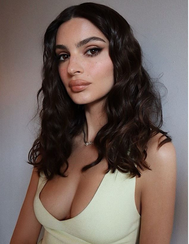 Süper model Emily Ratajkowski'nin cinsel deneyimleri kitap oluyor! Milyon dolarlık anlaşmaya imzaladı - Resim: 2