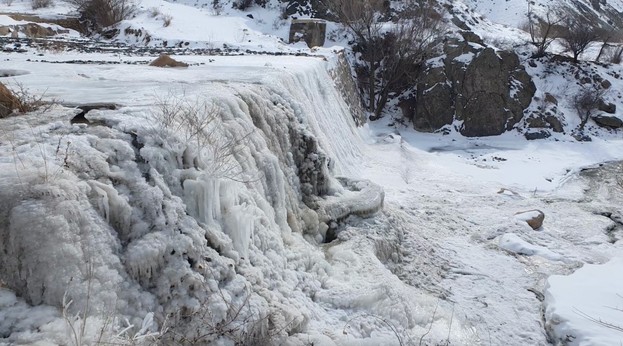 Pamukkale değil, Erzincan! Sibirya soğuklarının etkili olduğu Erzincan'da termometreler -25 dereceyi gösterince son hali şaşırttı - Resim : 1