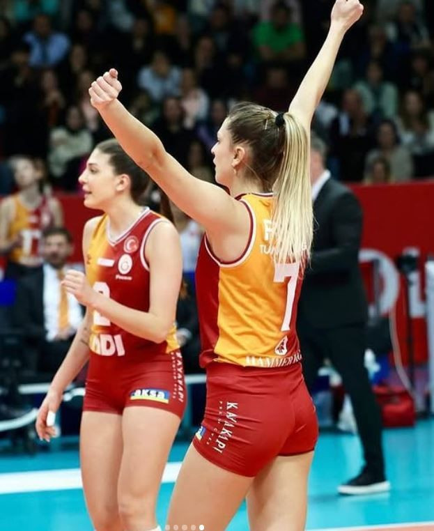 Fenerbahçe, eski Galatasaraylı yıldızı kadrosuna kattı! 1,86 boyundaki güzel oyuncu fiziğiyle görenleri büyüledi - Resim: 13
