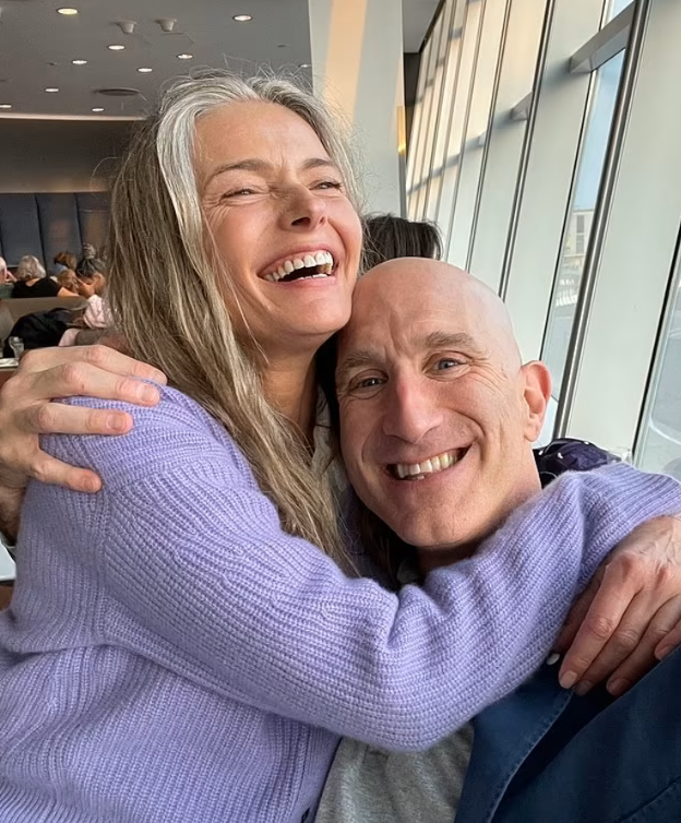 Ünlü model 61. yaşını böyle kutladı! Kırmızı bikinisiyle kamera karşısına geçti: "Bedenim sarkık ama gençliğimden daha güzelim" - Resim: 7