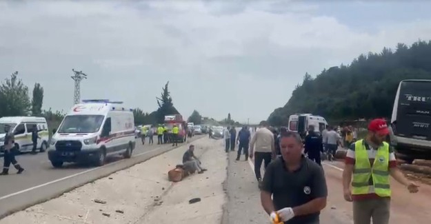 Çanakkale'de zincirleme kaza: 8 ölü, 20 kişi yaralandı! - Resim : 1